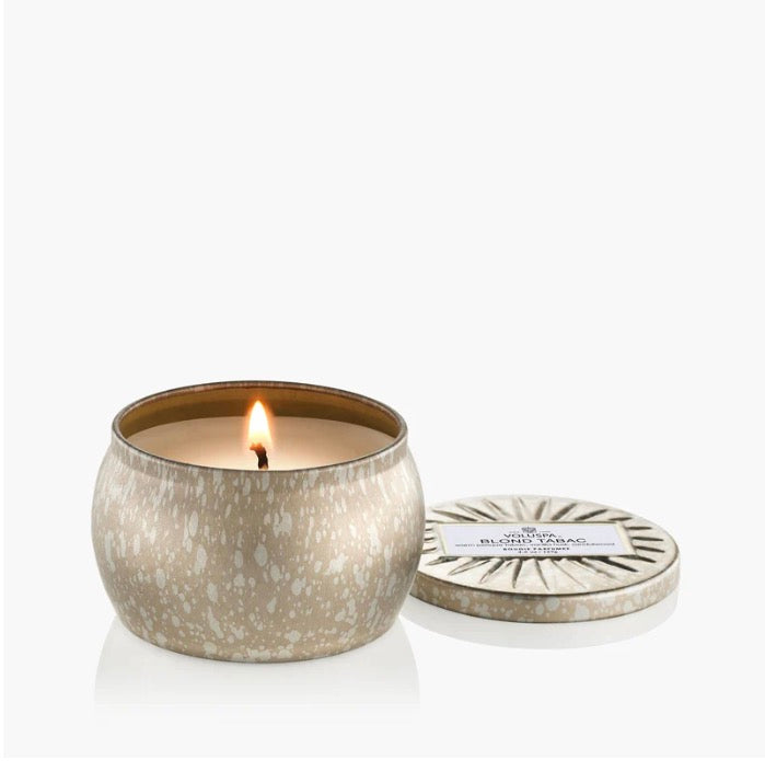 VOLUSPA BLOND TABAC
Mini Tin Candle