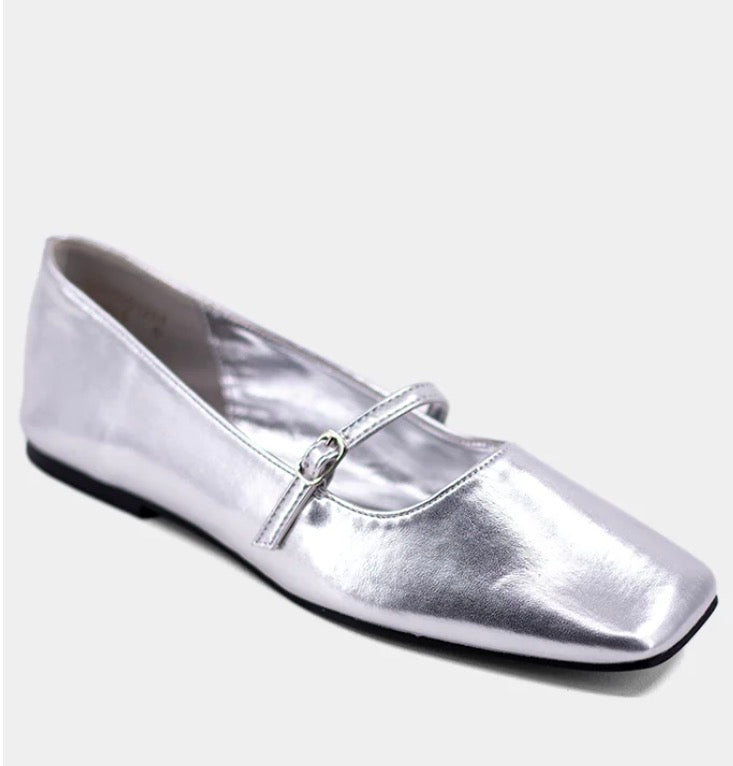 Shu Shop Adele Flat (Sterling)