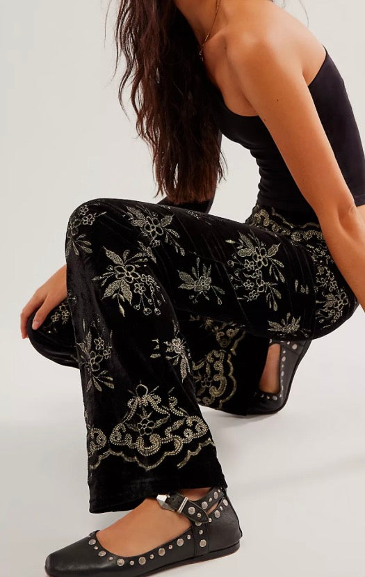 Free People                                                                                              Mystic Mary Jane Flat (Black)