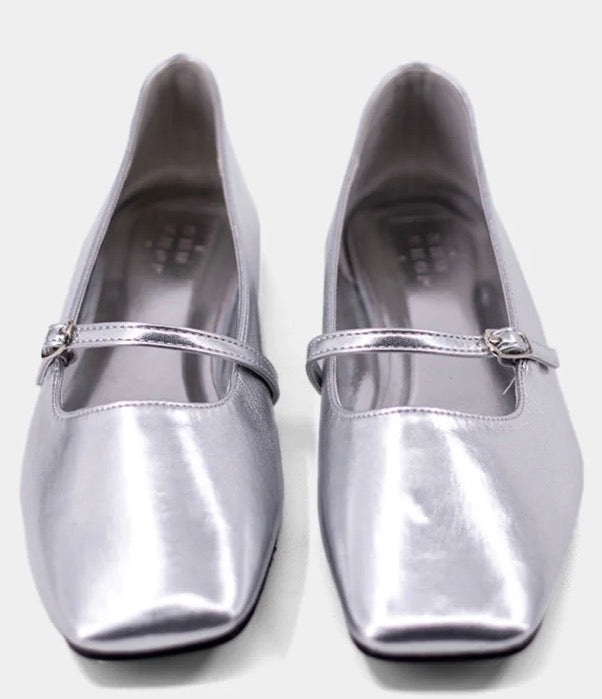 Shu Shop Adele Flat (Sterling)