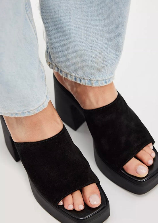 Free People                                                                                               Zoe Platform Sandals (Black)