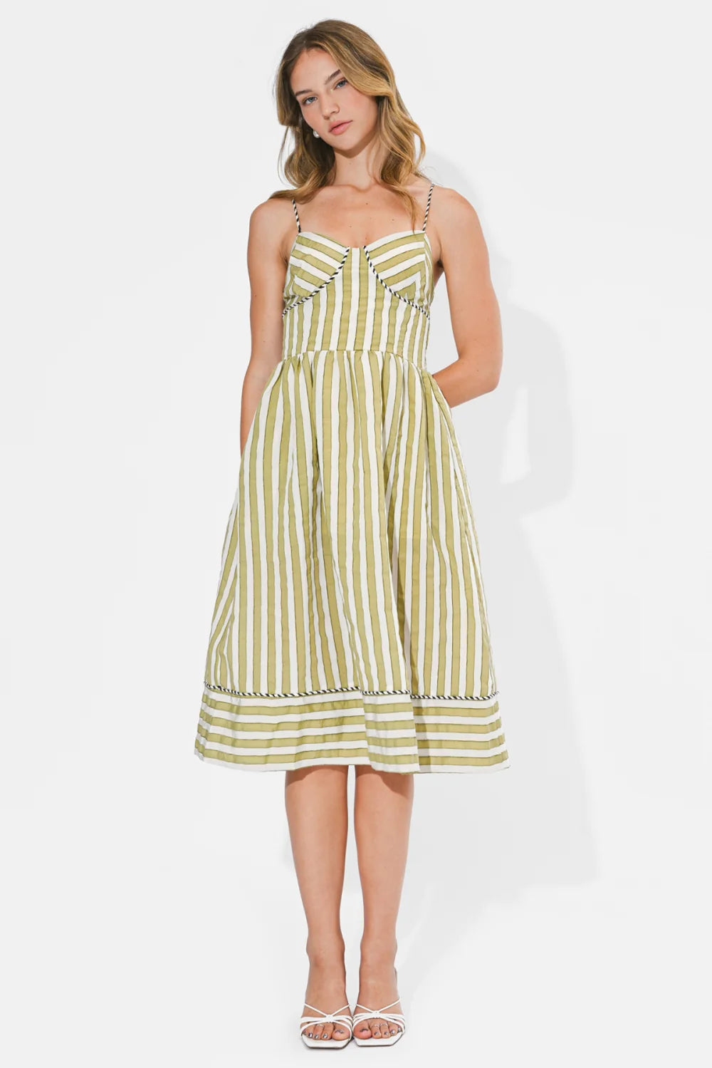 Adelyn Rae                                                                                             PERLE TWO-TONE PIPPED SWEETHEART NECK MIDI DRESS