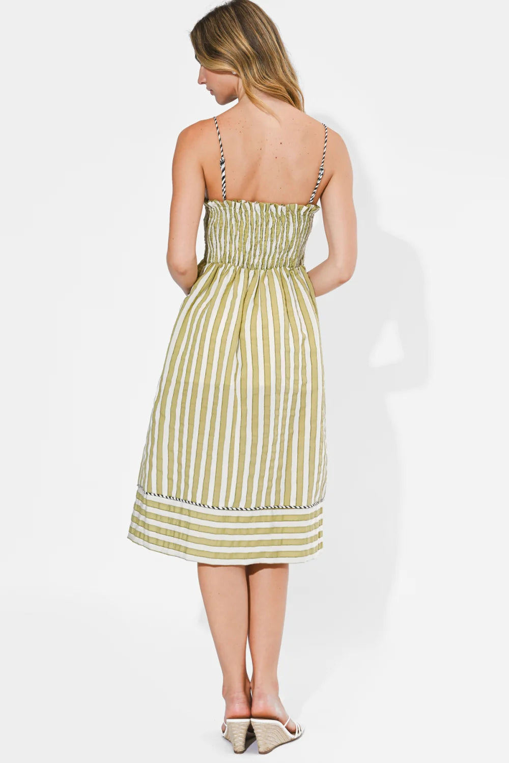 Adelyn Rae                                                                                             PERLE TWO-TONE PIPPED SWEETHEART NECK MIDI DRESS